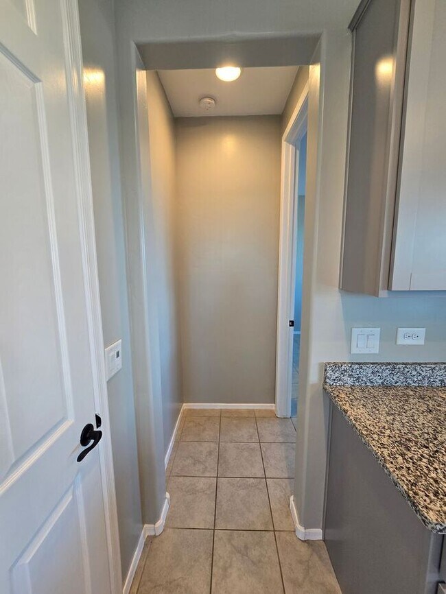 Building Photo - MOVE IN SPECIAL!! 3 Bedroom/ 2 Bath Red Rock Oasis