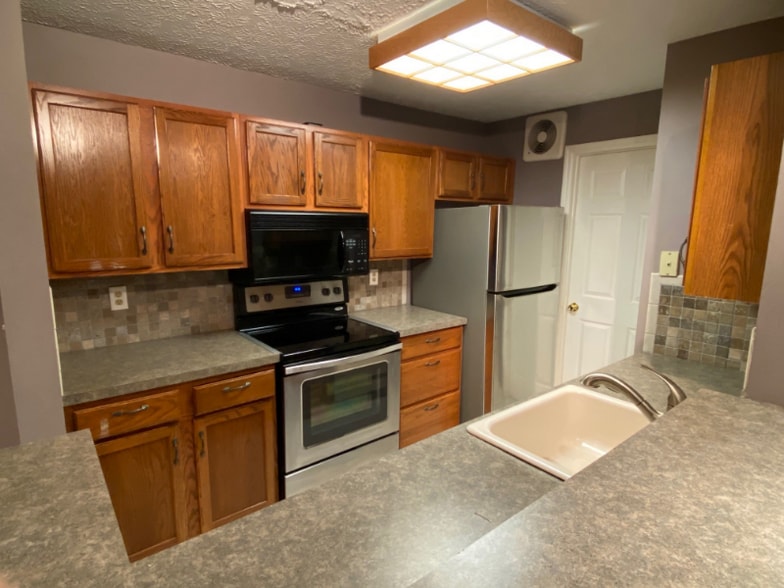 Building Photo - 6729 Meadow Creek Dr