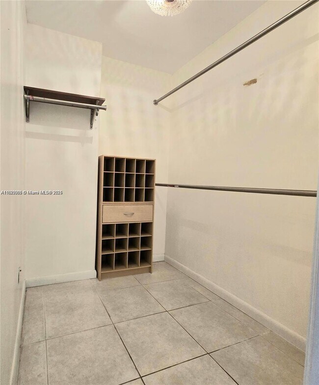 Building Photo - 18071 Biscayne Blvd