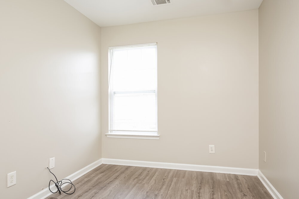 Building Photo - 8047 Logan Dr