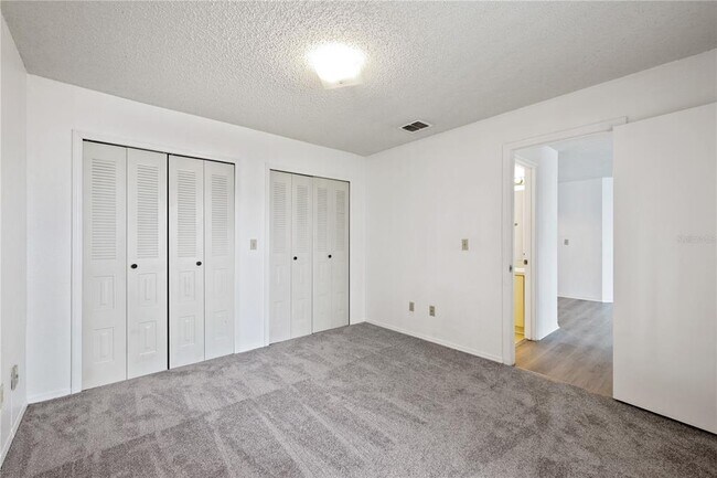Building Photo - 2550 N Alafaya Trail