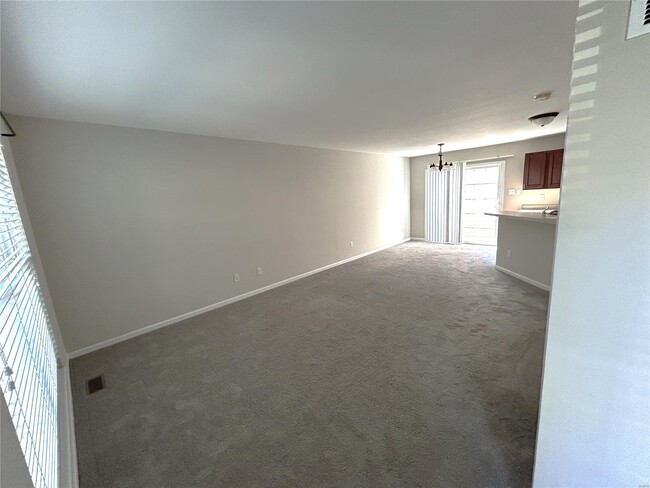 Building Photo - 281 Vivaron Ave