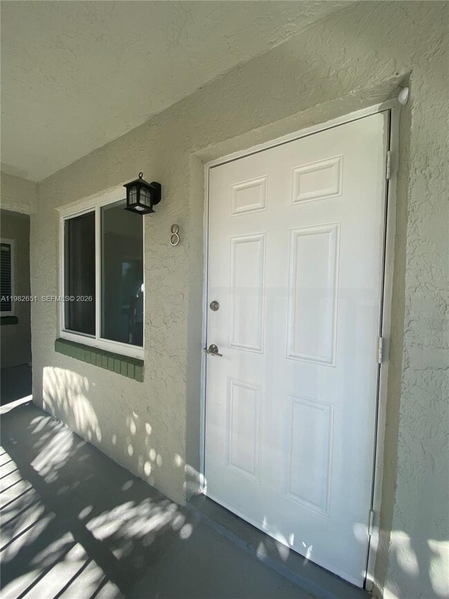 Building Photo - 913 NE 17th St