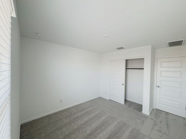 Building Photo - MOVE IN SPECIALS!! New 5-Bedroom Home in P...