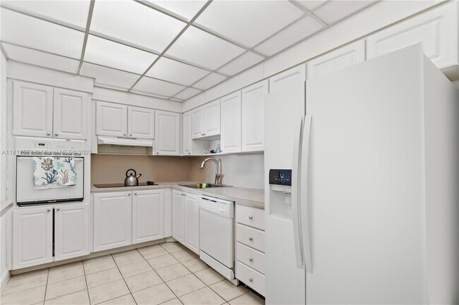 Building Photo - 19390 Collins Ave