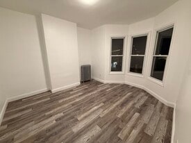 Building Photo - 105 Linden St