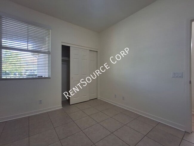 Building Photo - 1114 Cambridge Ct