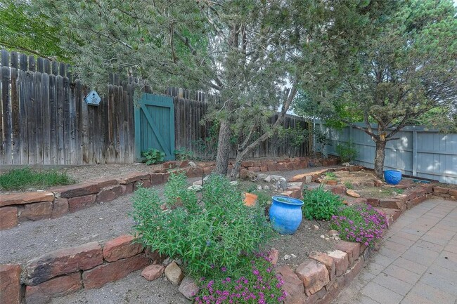 Building Photo - Midtown Santa Fe 3 Bed, 2 Bath, 2 Car Gara...