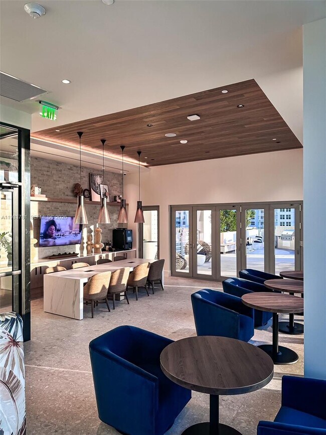 Building Photo - 333 N New River Dr E