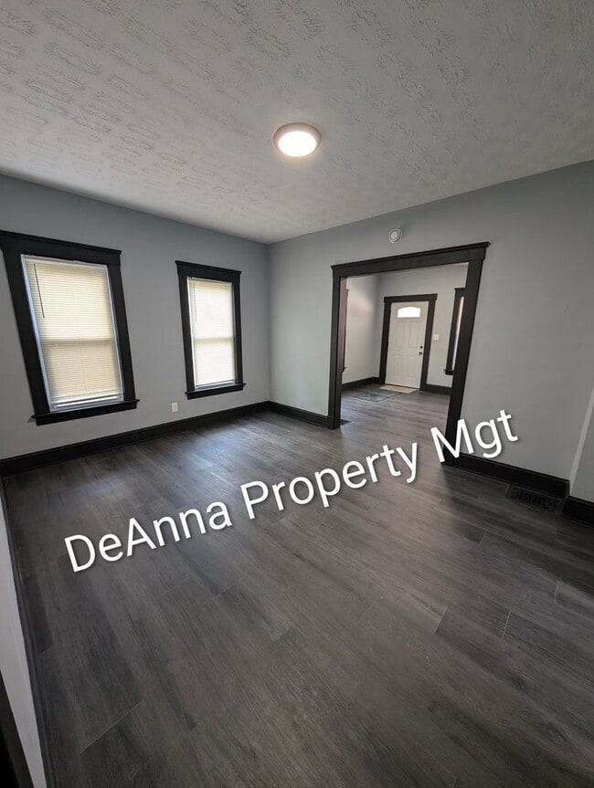 Building Photo - 1431 Rowley Ave