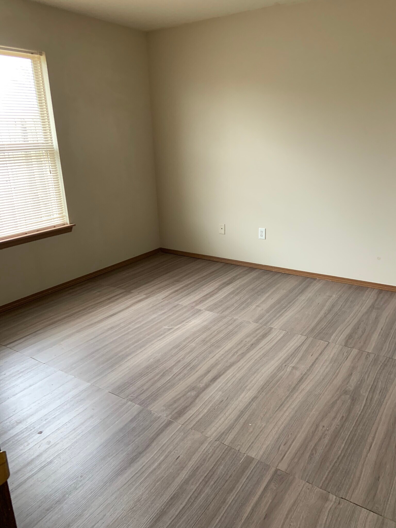 Building Photo - 309 E Marietta Ct