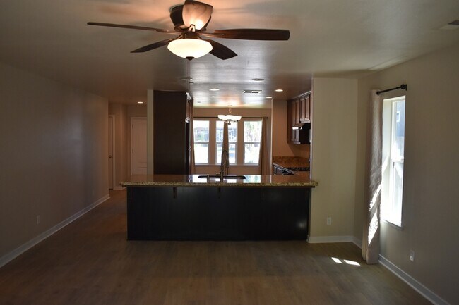 Building Photo - 524 Janell Ct