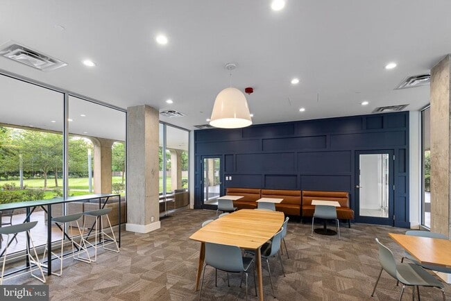 Building Photo - 1101 3rd St SW