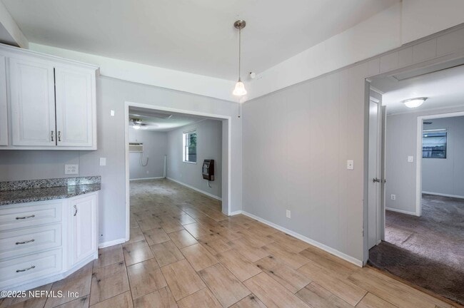Building Photo - 777 La Marche Dr
