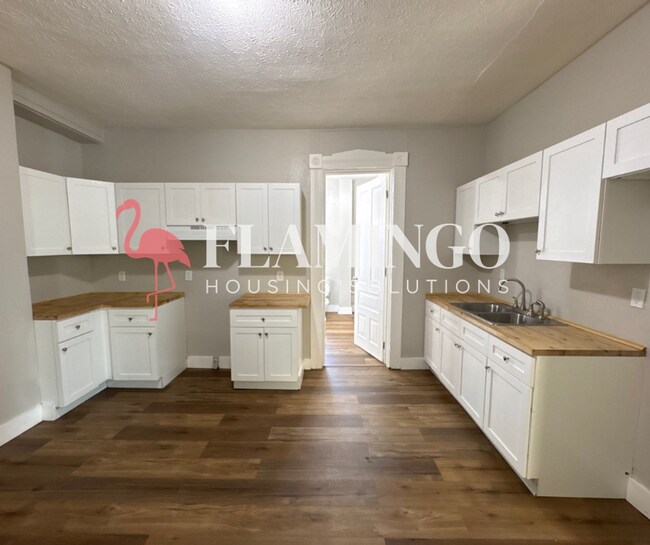 Building Photo - 139 Boltin St