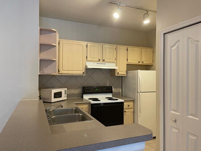 Building Photo - 2br/1ba First Floor Visconti Condo!