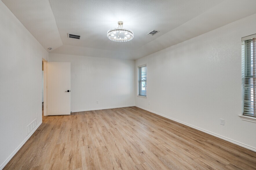 Building Photo - 1015 De Pauw Dr