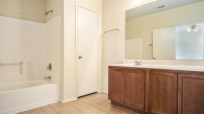 Building Photo - Beautifully Crafted 3 Bed 2.5 Bath 2 Car g...
