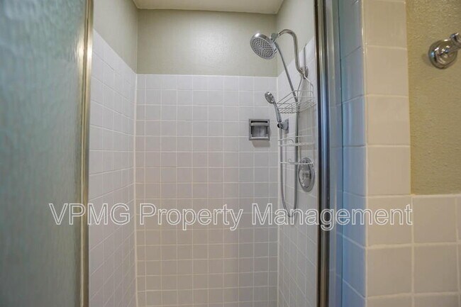 Building Photo - 2218 E 18th St