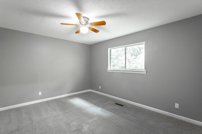 Building Photo - 508 Ely Rd