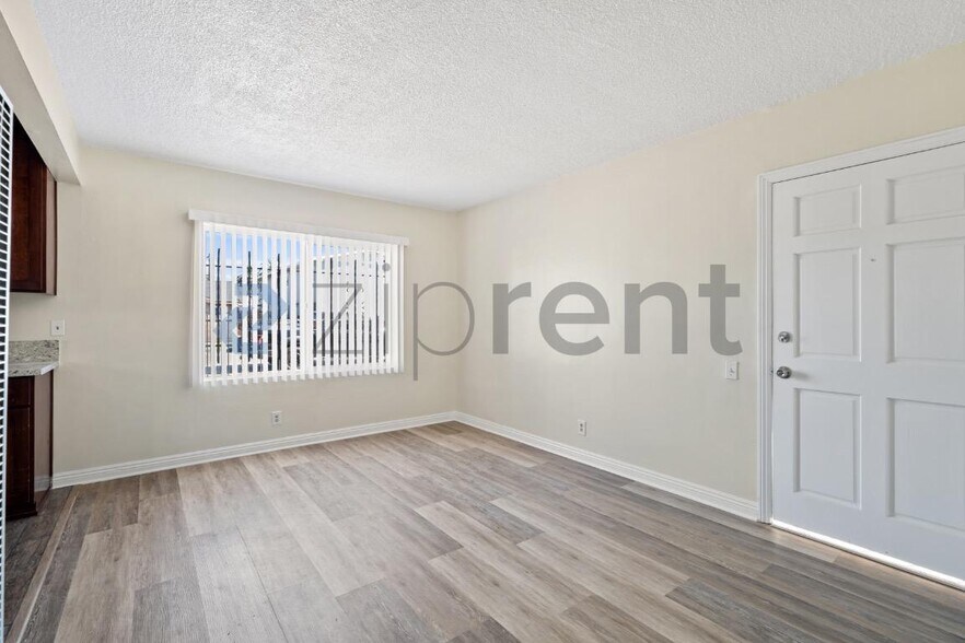 Building Photo - Unit 1