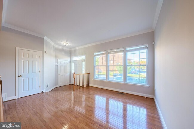 Building Photo - 685 Springhouse Square SE