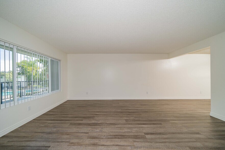 Building Photo - 1150 Meadow Lake Dr