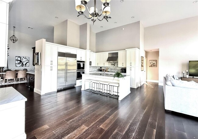 Building Photo - 400 Alexandra Cir