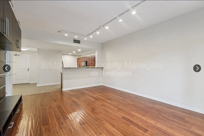 Building Photo - 206 Park Blvd