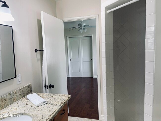 Building Photo - 4702 E Wilshire Dr