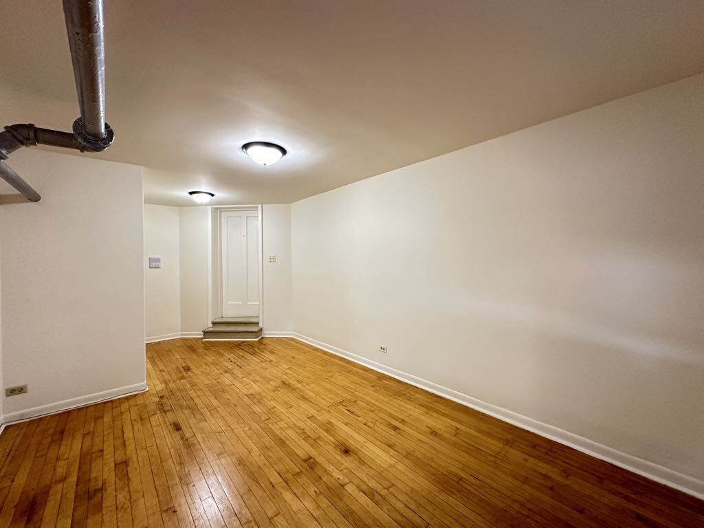 Building Photo - 2629 W Ainslie St