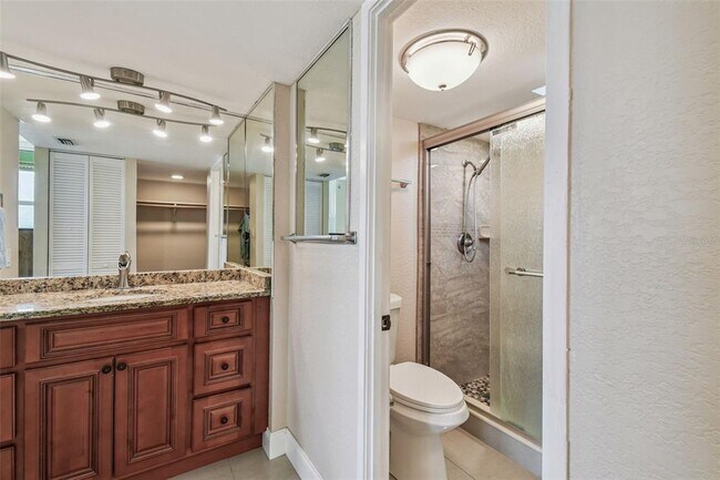 Building Photo - 7400 Sun Island Dr S