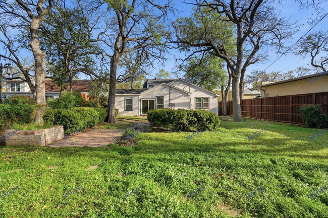 Building Photo - 2228 Goldenrod Ave