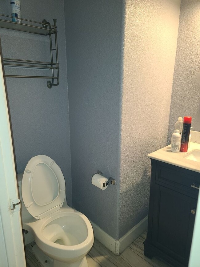 Building Photo - Beautiful Tri-Level Home in Hercules