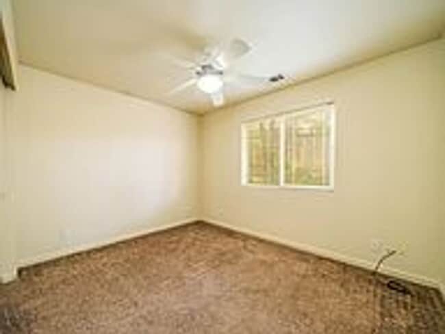 Building Photo - Cute 3 bedroom/2 bath downtown home!