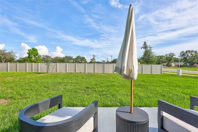 Building Photo - 7601 Rosewood Gdn Lp