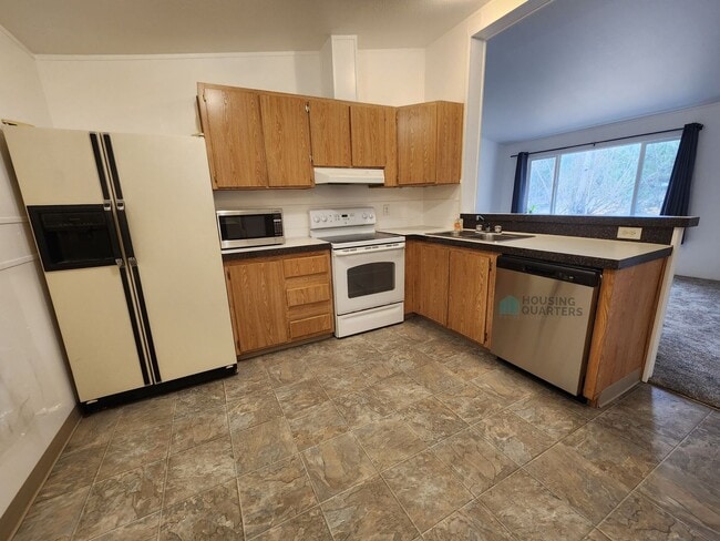 Building Photo - 15317 W Charles Rd