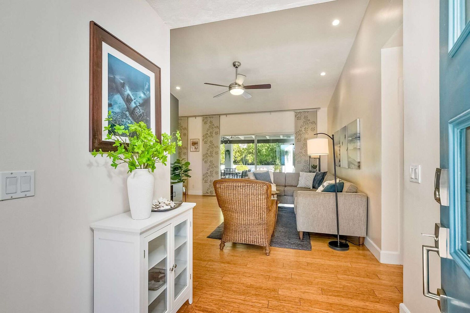Building Photo - 211 Chapalita Dr