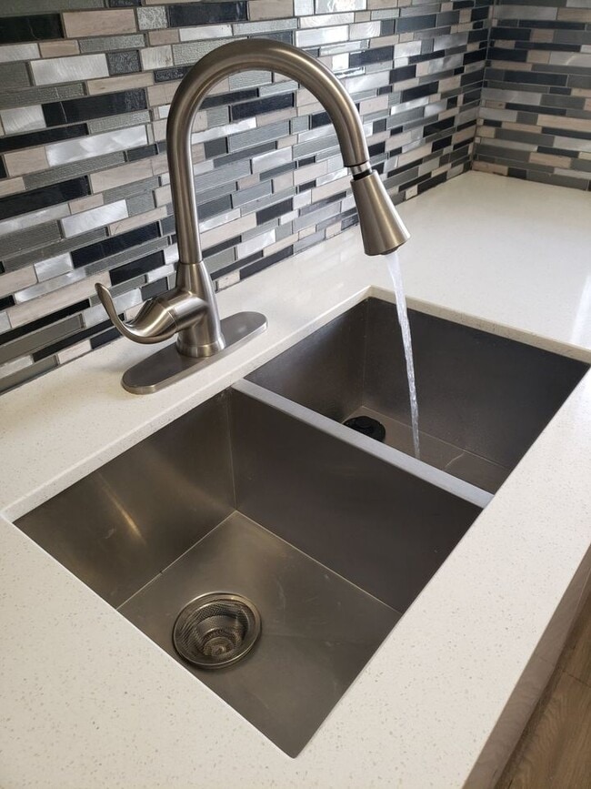 Building Photo - 3922 NE 166th St