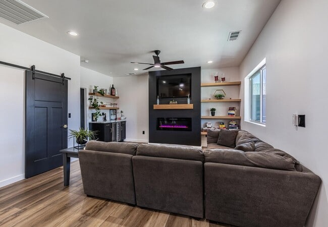 Building Photo - Karin's Kottage-New 2 Bedroom/2 Bath Furnished or Unfurnished Oasis for Lease