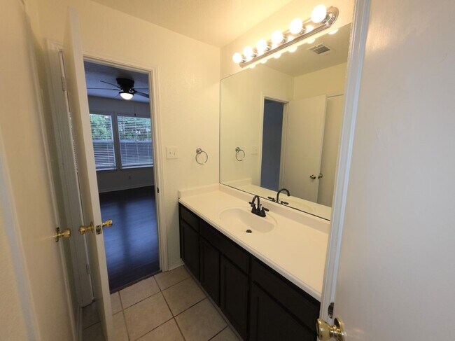Building Photo - 1600 Hollow Tree Blvd