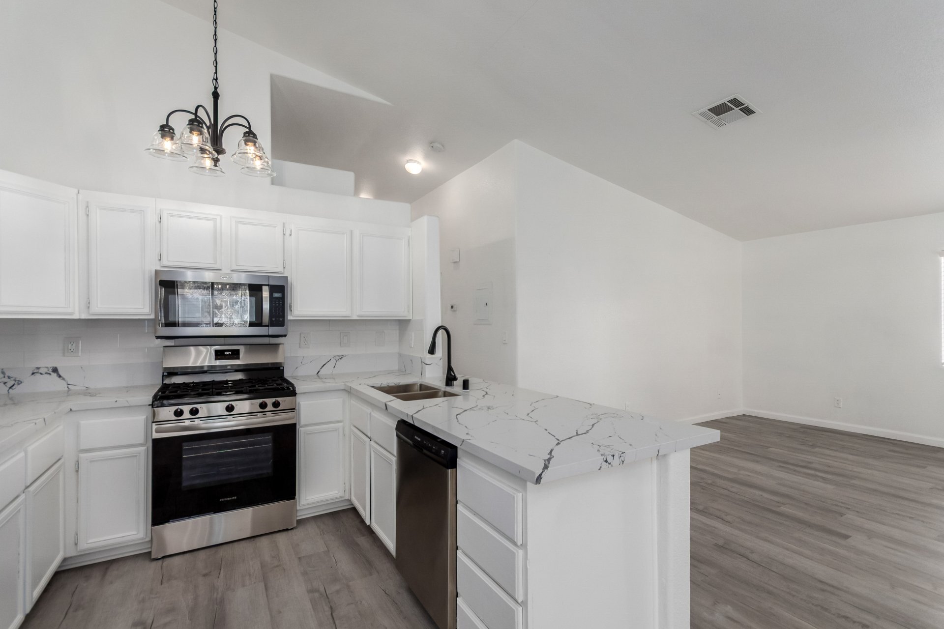 Building Photo - 2110 Los Feliz St