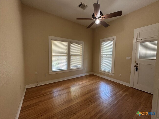 Building Photo - 435 N Milam St