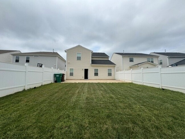 Building Photo - ***** READY TO MOVE IN *****