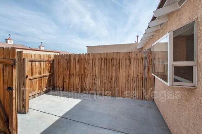Building Photo - 5354 S Lindell Rd