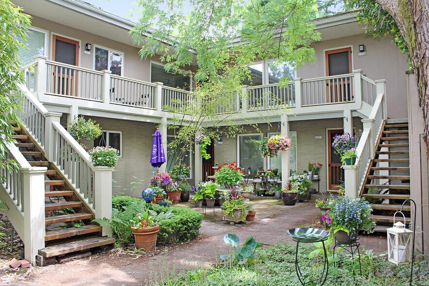 Primary Photo - 2002-2012 NE 22nd Ave