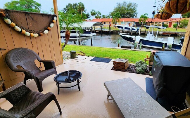 Building Photo - Adorable 1/1 condo with dock and amenity community