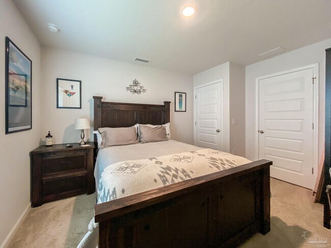 Building Photo - 5601 Guinevere Ln