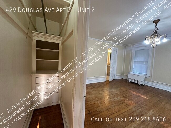Building Photo - 429 Douglas Ave
