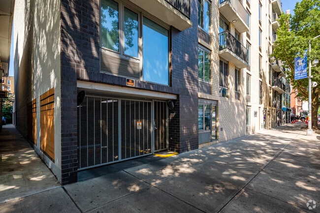 Building Photo - Onyx Square